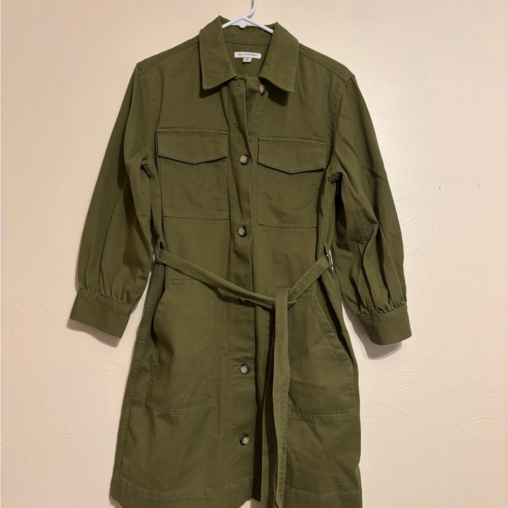 Green Midi Dress with Structured Silhouette and Belted Waist